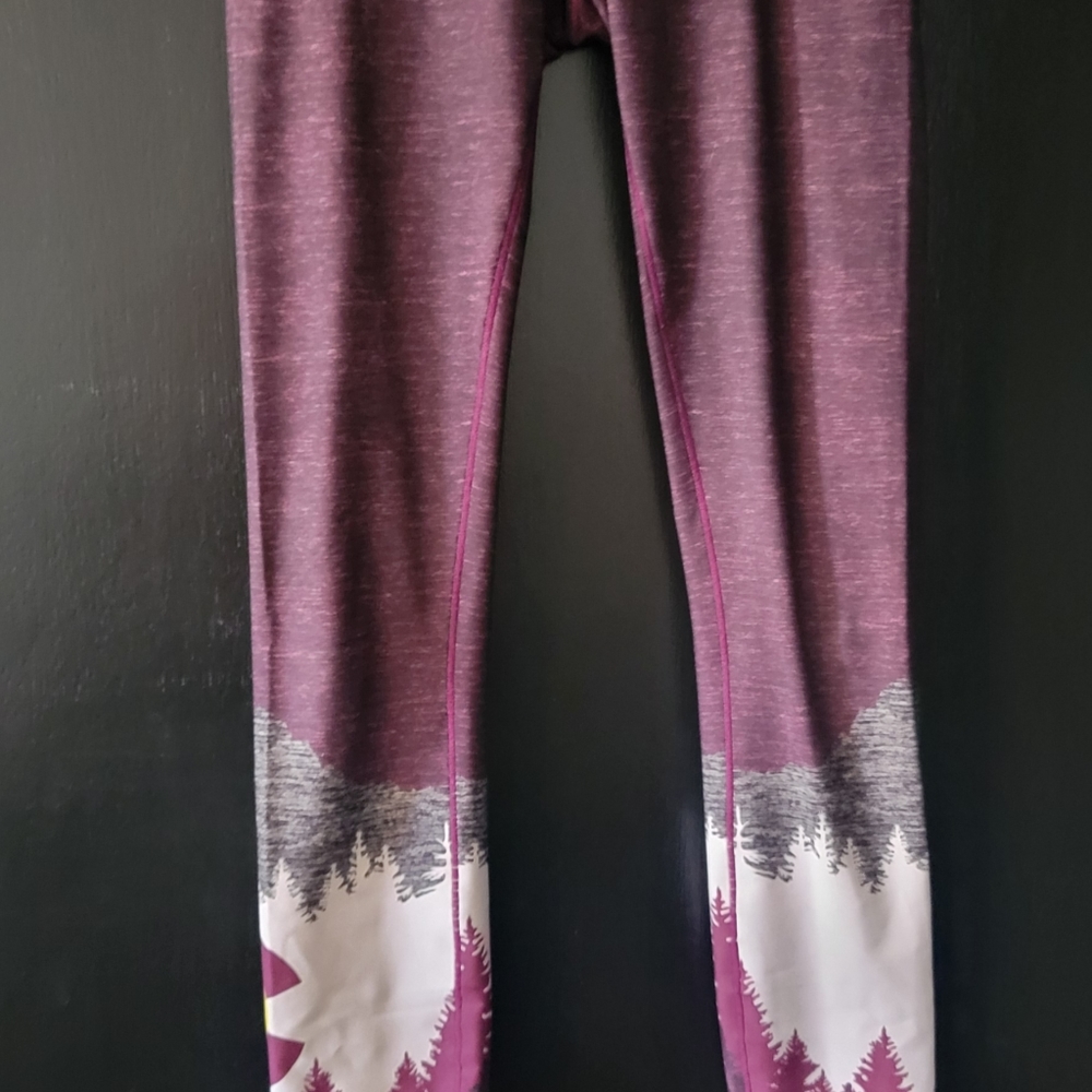 Colorado Threads, Native Style, Cranberry, Size Small - Picture 2 of 7